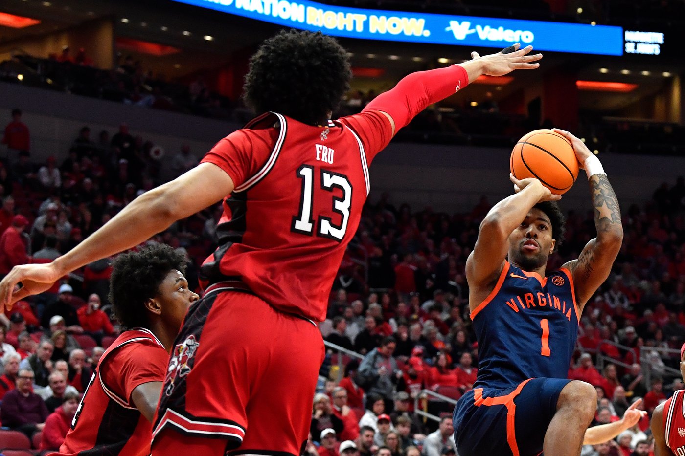 Malik Thomas scores 19 points as No. 16 Virginia beats No. 20 Louisville 79-70 | iNFOnews.ca