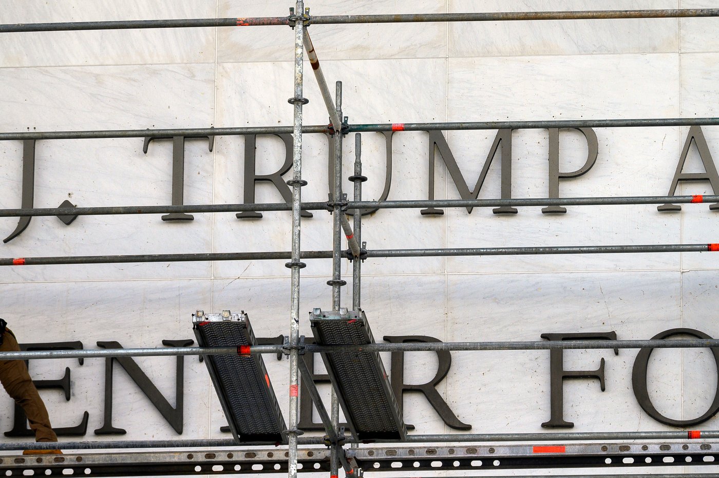 Workers prepare to remove Trump's name from the Kennedy Center, in photos | iNFOnews.ca