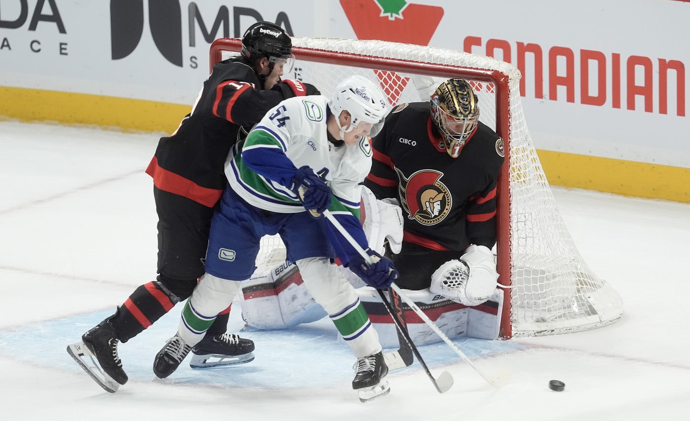 Senators snap losing skid with 2-1 win over struggling Canucks | iNFOnews.ca