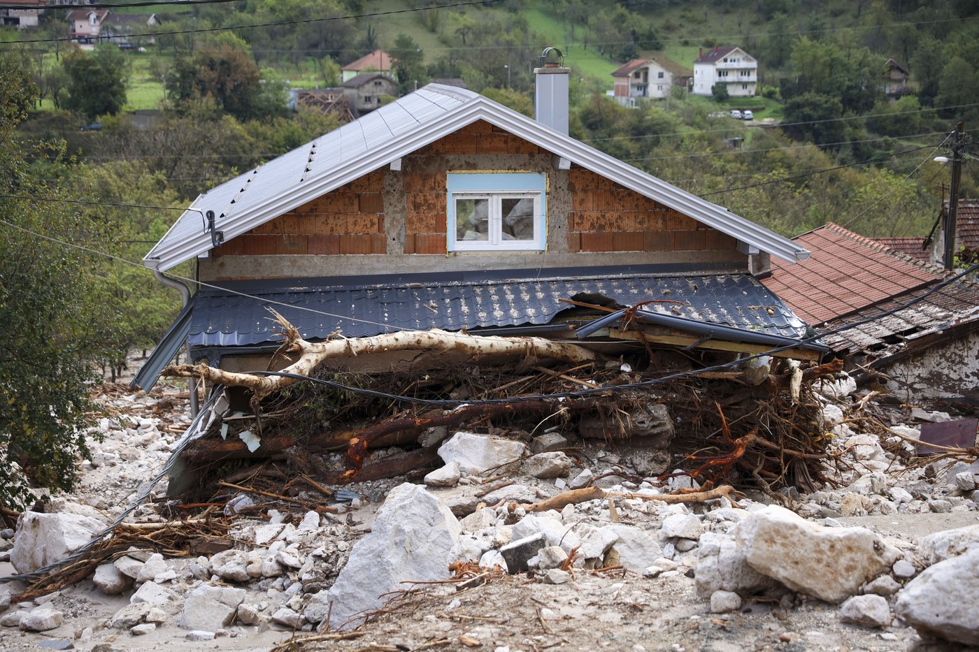 Rescue teams search for missing after floods, landslides kill at least 16 in Bosnia | iNFOnews.ca