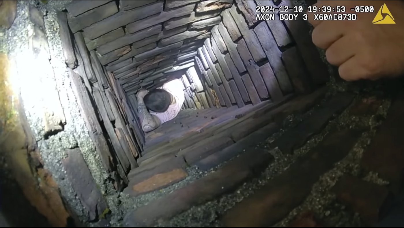 Ho ho, oh no: Man sought by police goes down chimney and gets stuck | iNFOnews.ca