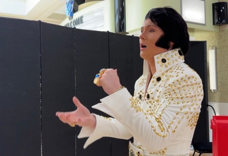 A new generation of Elvis tribute artists compete in the king's hometown | iNFOnews.ca