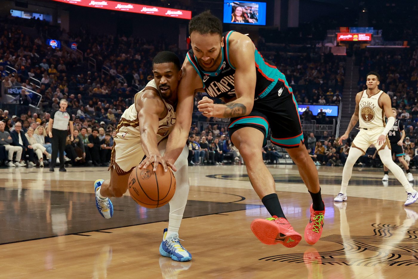 Gui Santos makes go-ahead layup late, scores 16 as Warriors rally to beat Grizzlies 114-113 | iNFOnews.ca