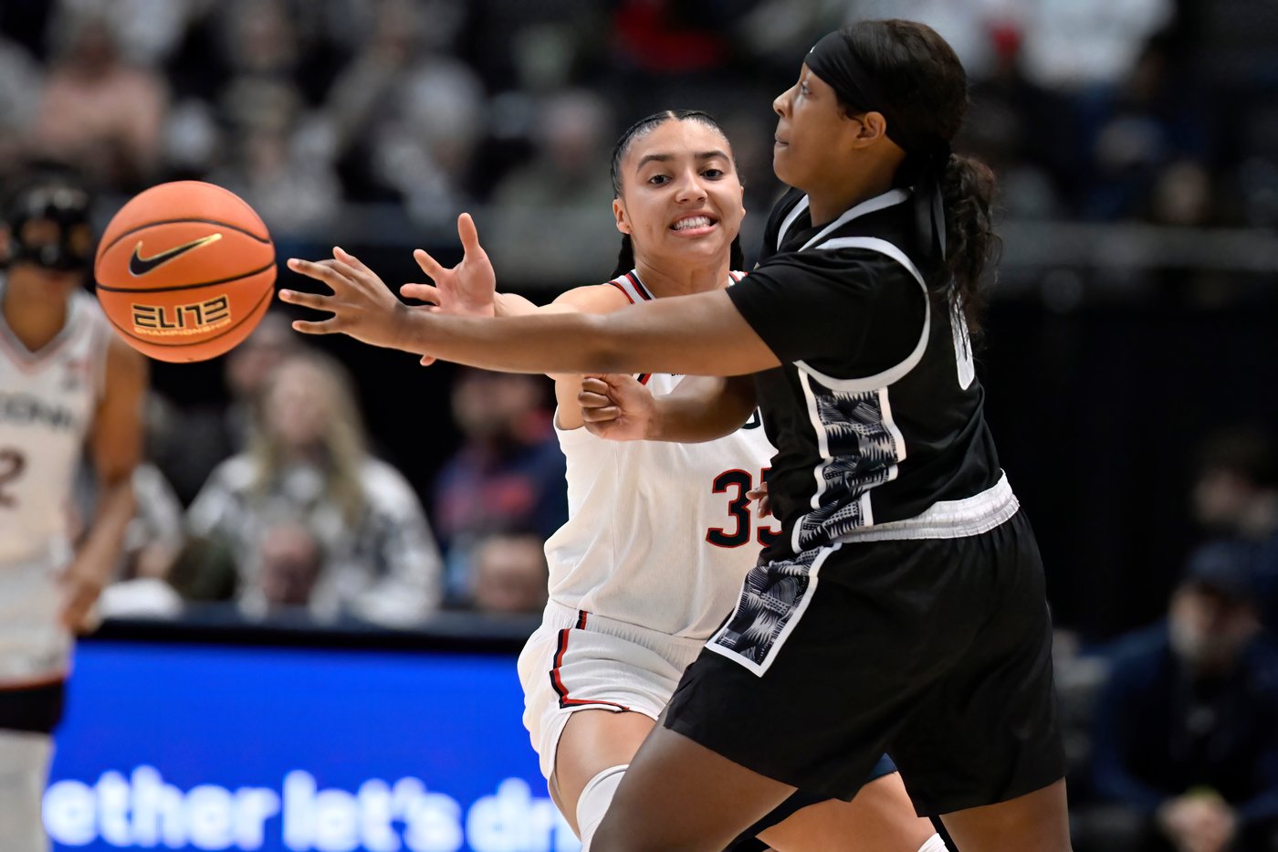 Azzi Fudd, Sarah Strong lead UConn to 46th straight win and another 30-win season | iNFOnews.ca Azzi Fudd, Sarah Strong lead UConn to 46th straight win and another 30-win season | iNFOnews.ca
