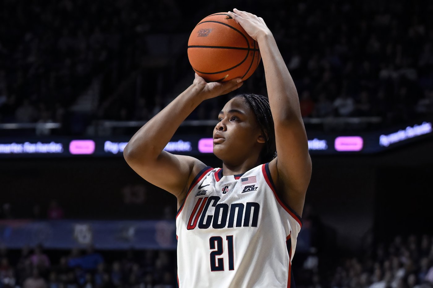 Freshman Sarah Strong a key piece for a UConn team eyeing a record 12th national title | iNFOnews.ca