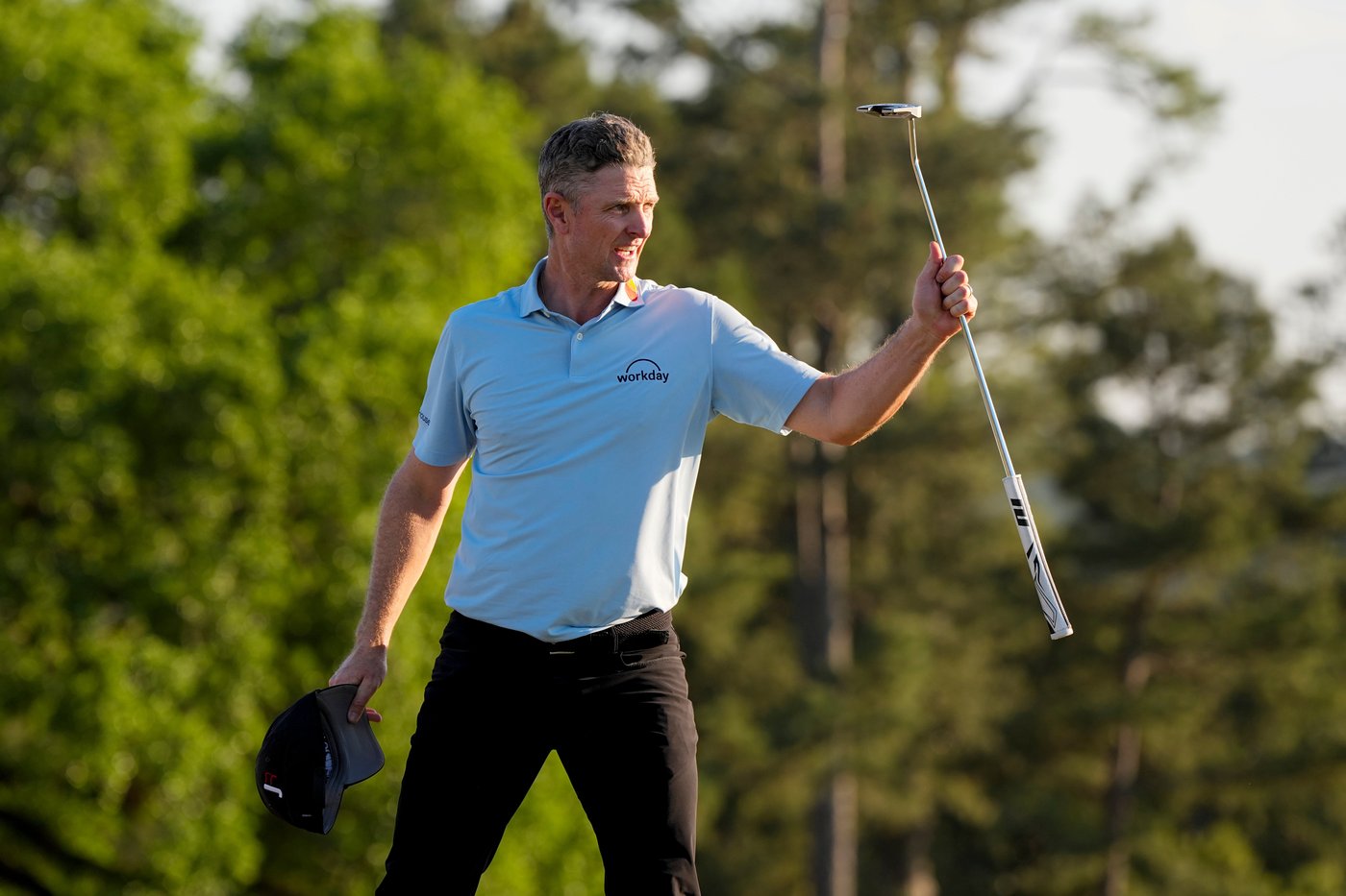 Rory McIlroy stumbles at the Masters and now shares the lead with Cameron Young | iNFOnews.ca