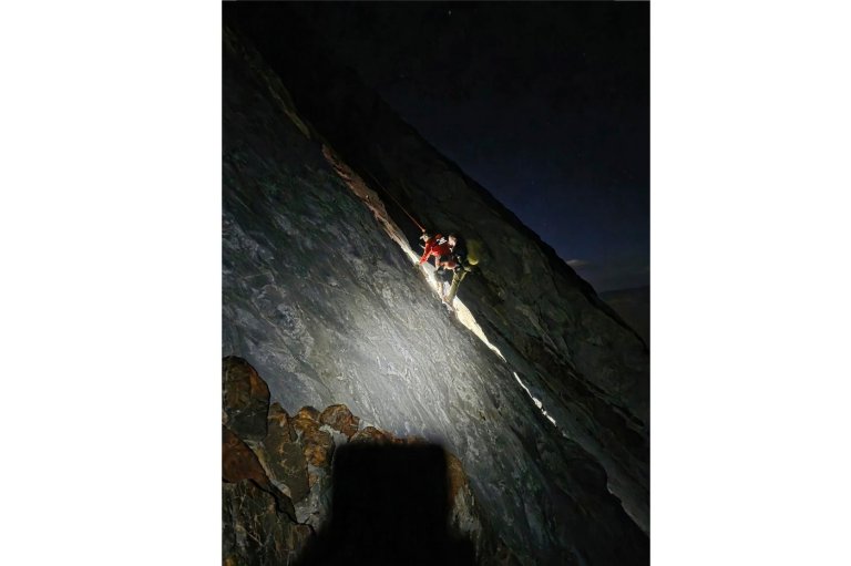 Volunteers rescue climber stranded on small ledge in California's Sierra Nevada | iNFOnews.ca