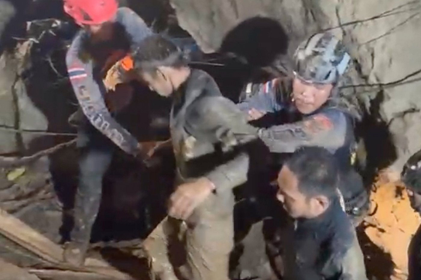 Rescuers search for alternative route to reach 2 missing in a flooded Laos cave | iNFOnews.ca