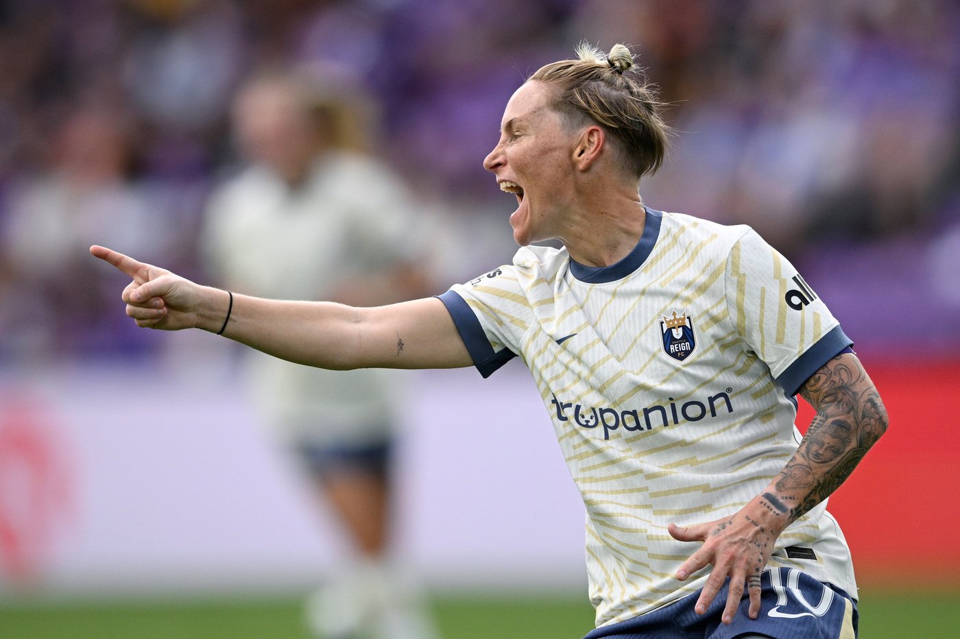 Fishlock scores game-winner in the Reign's 3-2 win over Bay FC | iNFOnews.ca Fishlock scores game-winner in the Reign's 3-2 win over Bay FC | iNFOnews.ca