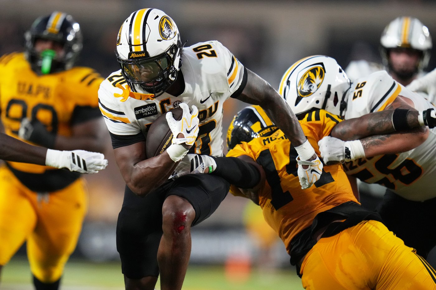 Simmons throws 4 TD passes in debut as No. 25 Missouri beats Arkansas-Pine Bluff 54-14 | iNFOnews.ca