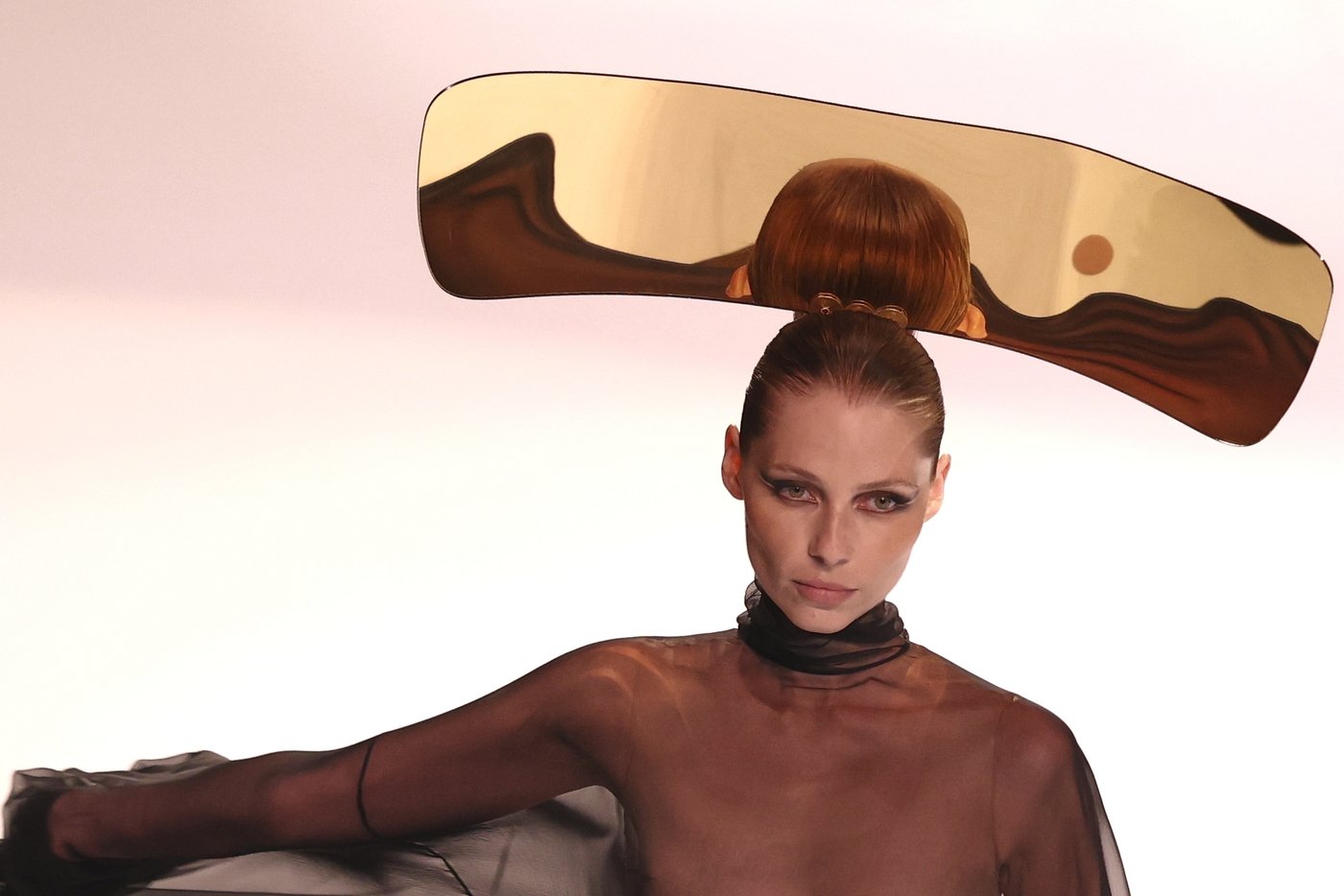 Stéphane Rolland lets couture speak for itself with space-age glamor | iNFOnews.ca Stéphane Rolland lets couture speak for itself with space-age glamor | iNFOnews.ca