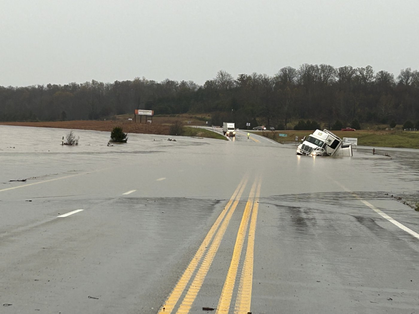 Volunteer poll workers drown on a flood-washed highway in rural Missouri on Election Day | iNFOnews.ca