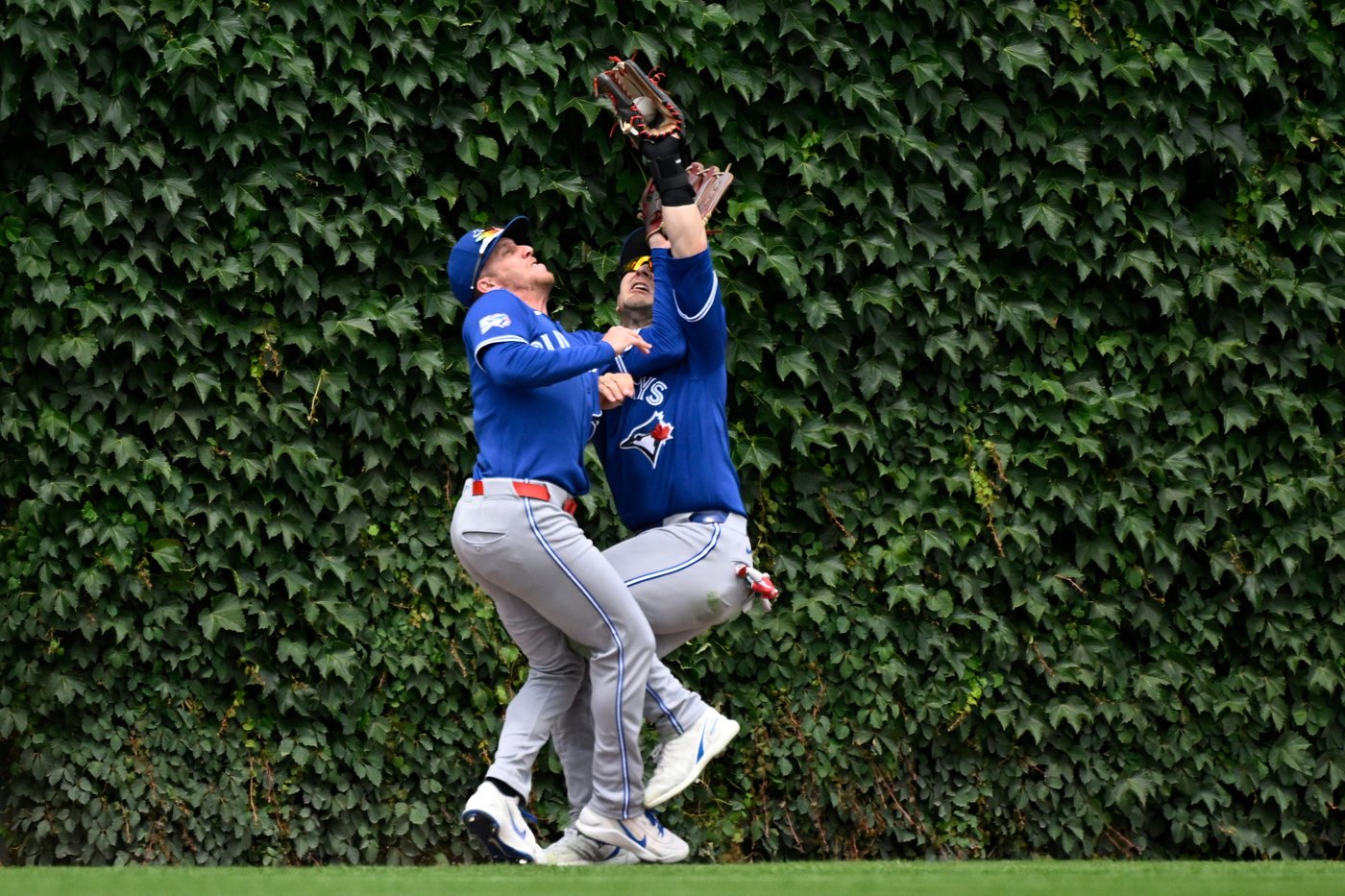 Okamoto hits a 3-run homer as the Blue Jays rally past the Cubs 8-6 | iNFOnews.ca