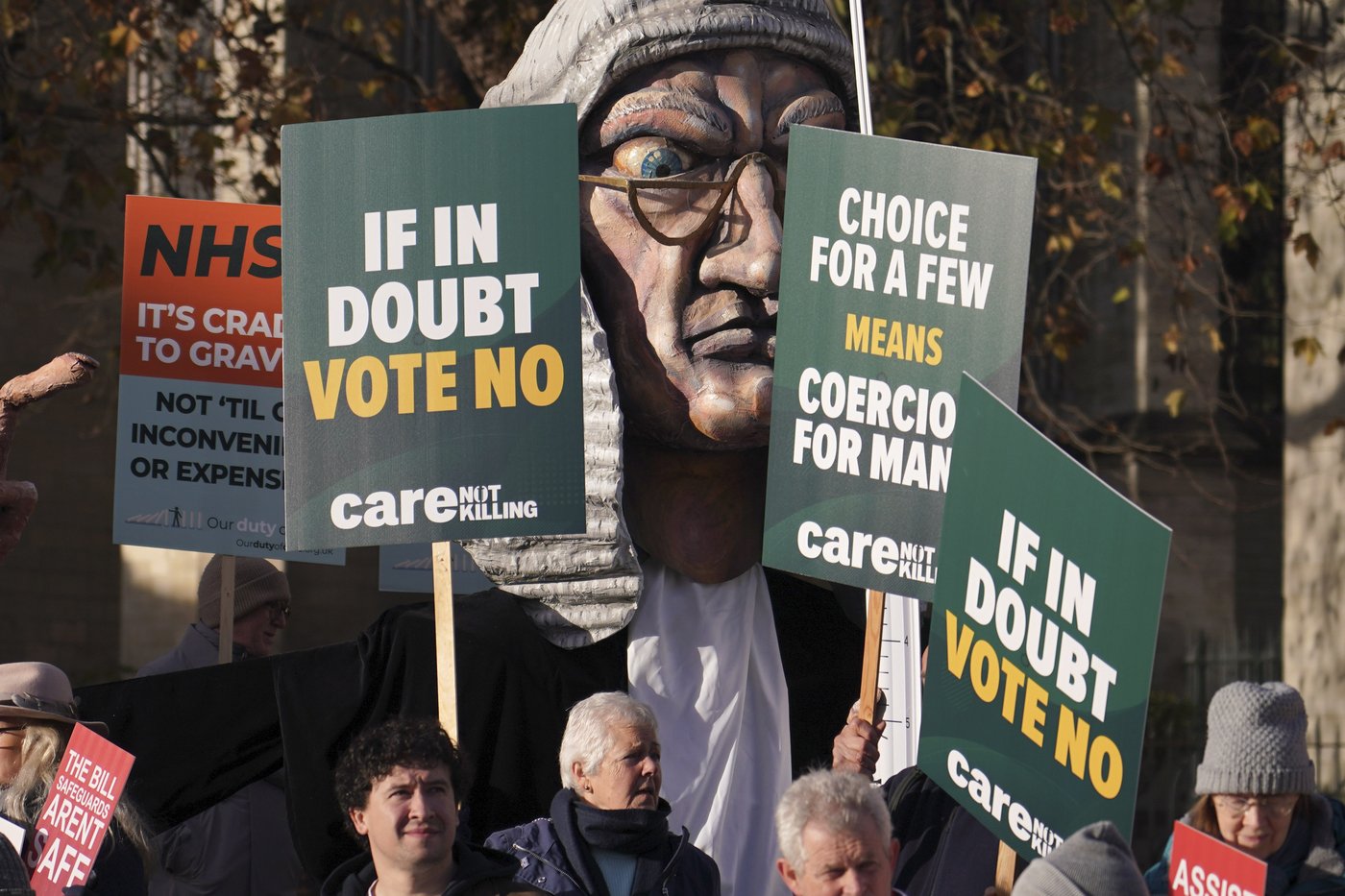 British lawmakers give initial approval to a bill to allow terminally ill adults to end their lives | iNFOnews.ca British lawmakers give initial approval to a bill to allow terminally ill adults to end their lives | iNFOnews.ca