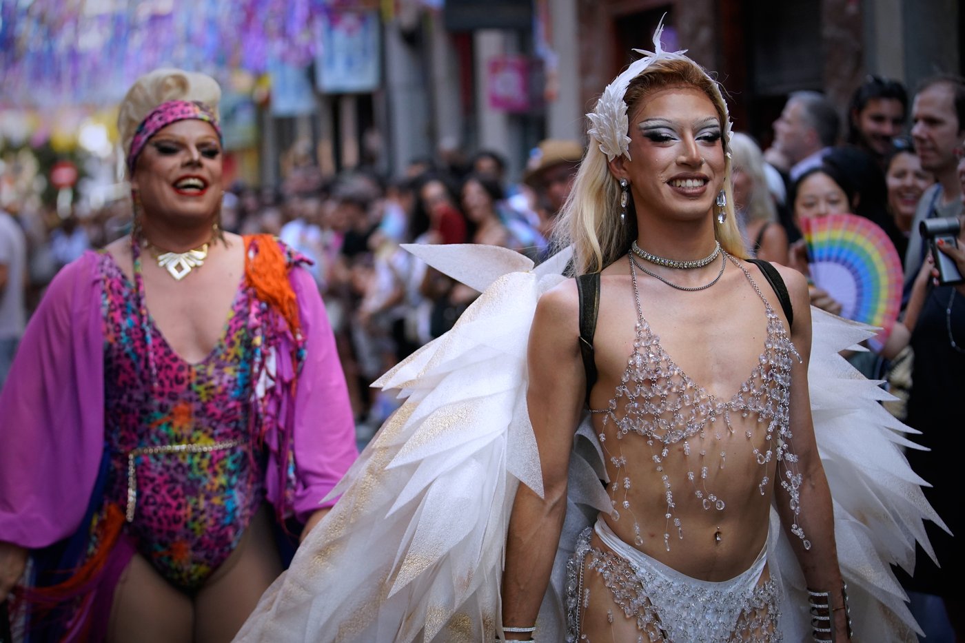 People race through Madrid in high heels during Pride, in photos | iNFOnews.ca