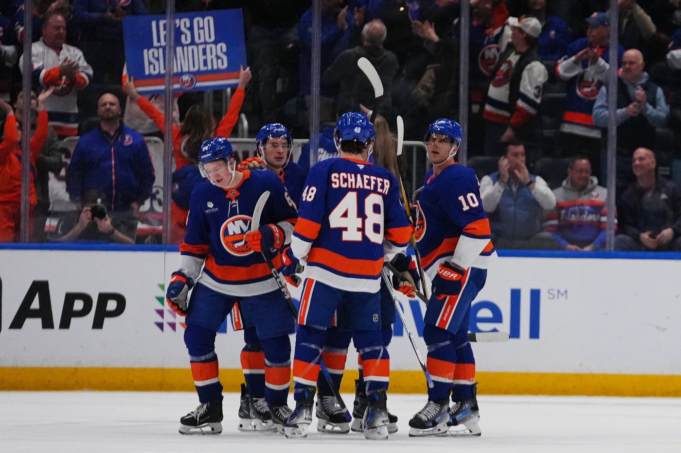 Matthew Schaefer matches record for goals by rookie defenseman as Islanders top Leafs 5-3 | iNFOnews.ca Matthew Schaefer matches record for goals by rookie defenseman as Islanders top Leafs 5-3 | iNFOnews.ca