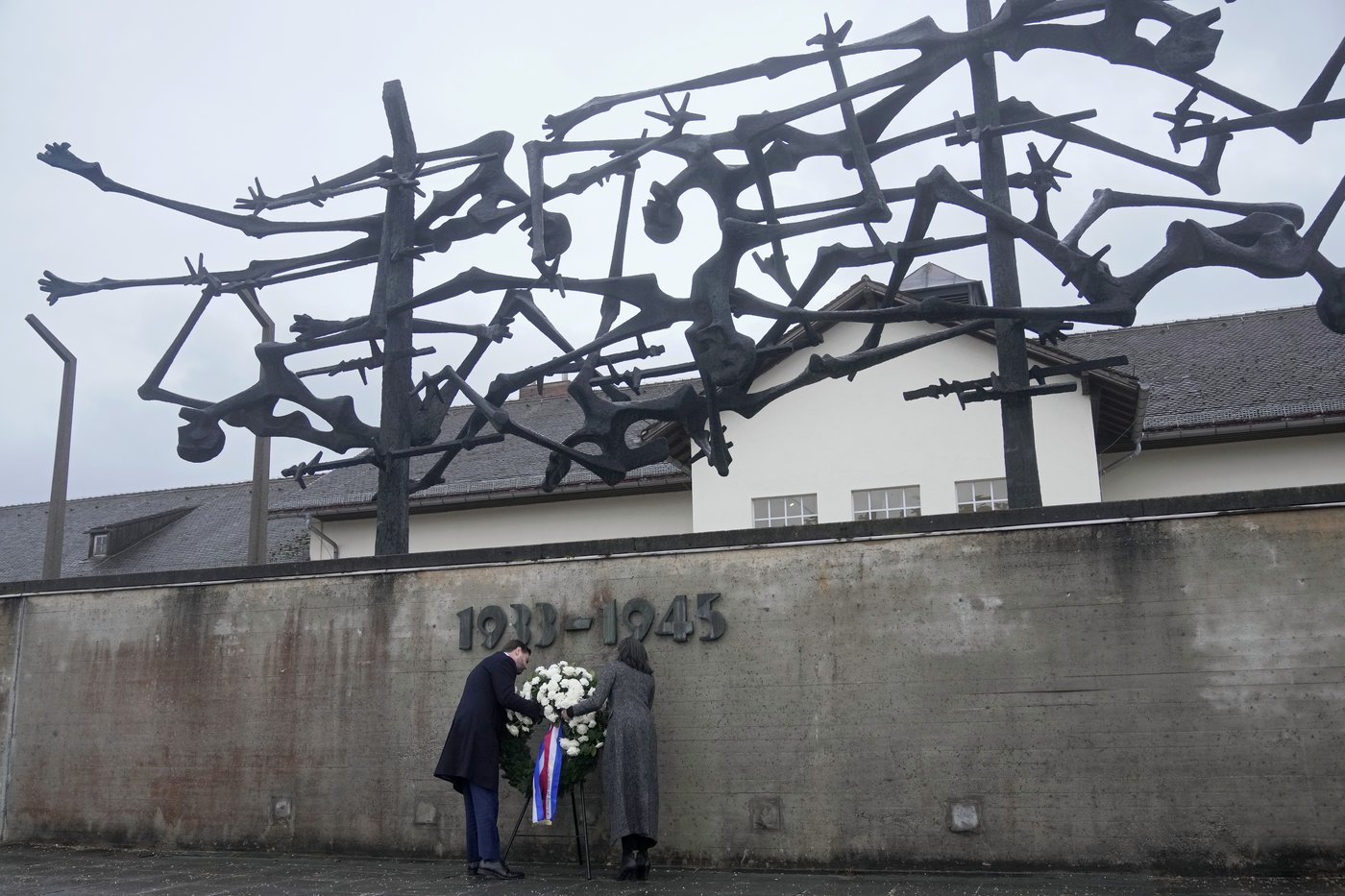 Vance visits the Dachau concentration camp memorial with Holocaust survivor before Zelenskyy meeting | iNFOnews.ca Vance visits the Dachau concentration camp memorial with Holocaust survivor before Zelenskyy meeting | iNFOnews.ca