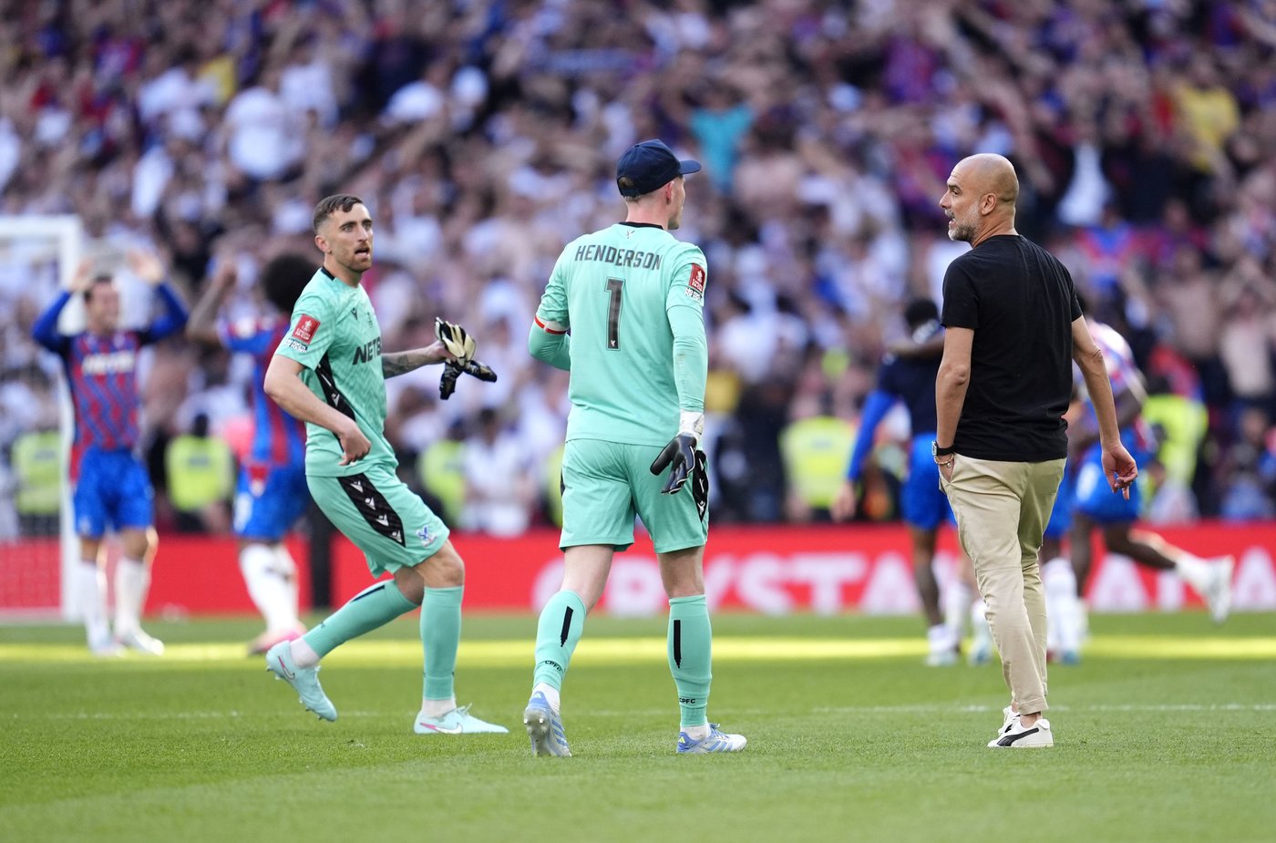 Guardiola confronts Crystal Palace goalie after FA Cup loss | iNFOnews.ca