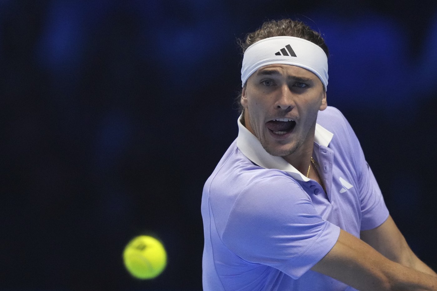 Alcaraz overcomes physical issues to move back into contention at ATP Finals. Zverev wins again | iNFOnews.ca Alcaraz overcomes physical issues to move back into contention at ATP Finals. Zverev wins again | iNFOnews.ca