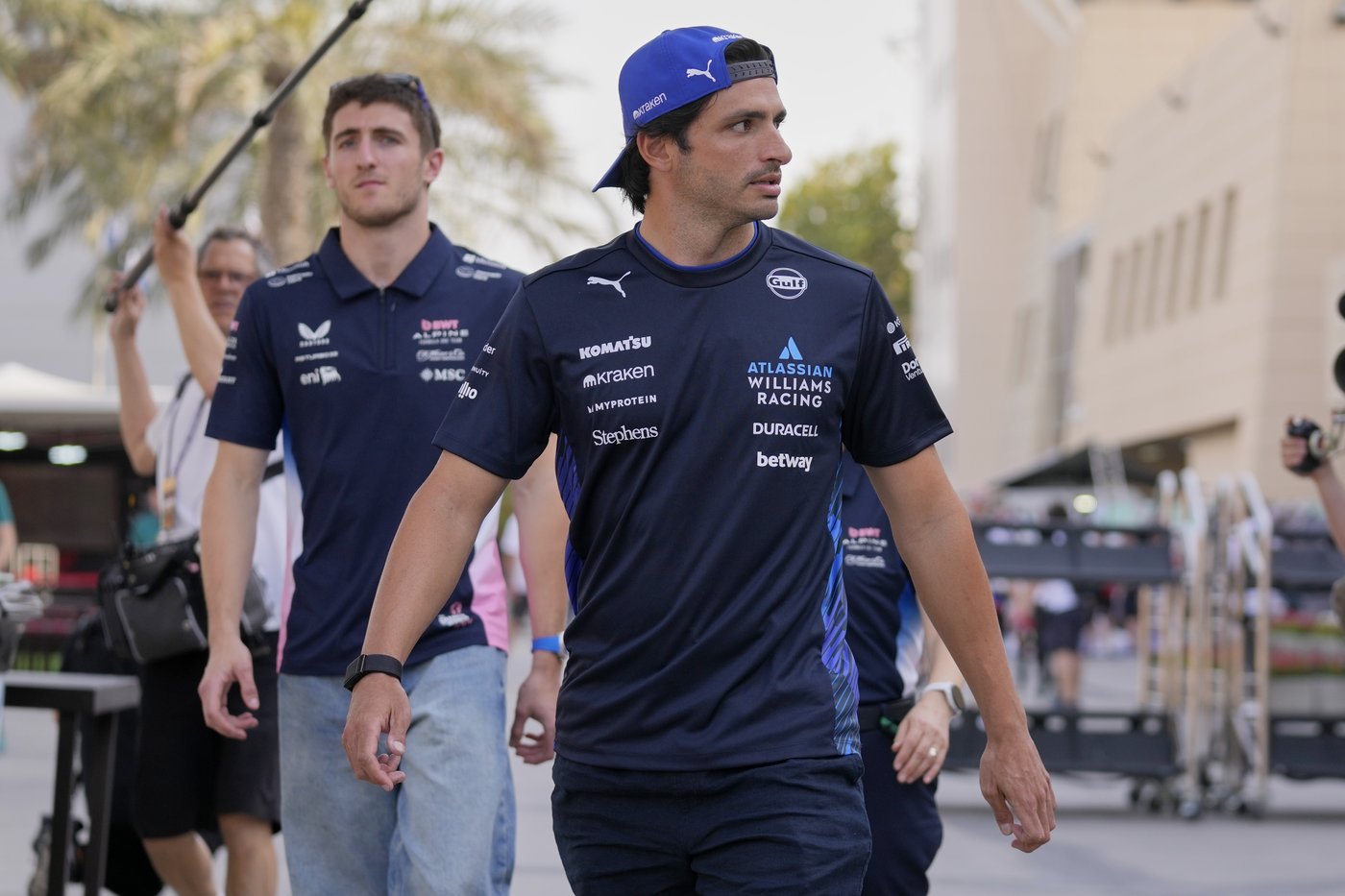 F1 driver Sainz risks a fine for swearing while protesting being fined for lateness | iNFOnews.ca F1 driver Sainz risks a fine for swearing while protesting being fined for lateness | iNFOnews.ca