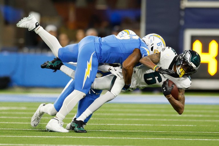 Chargers LB Denzel Perryman suspended 2 games following penalty for helmet-to-helmet hit | iNFOnews.ca