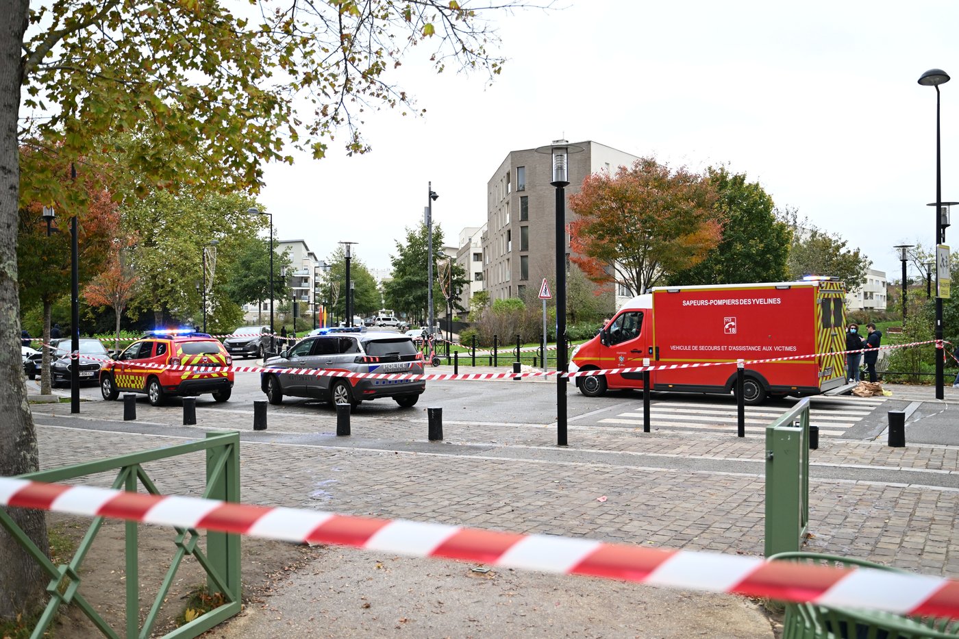 A shooting in the Paris suburbs kills 1 and wounds five in a suspected racist attack | iNFOnews.ca