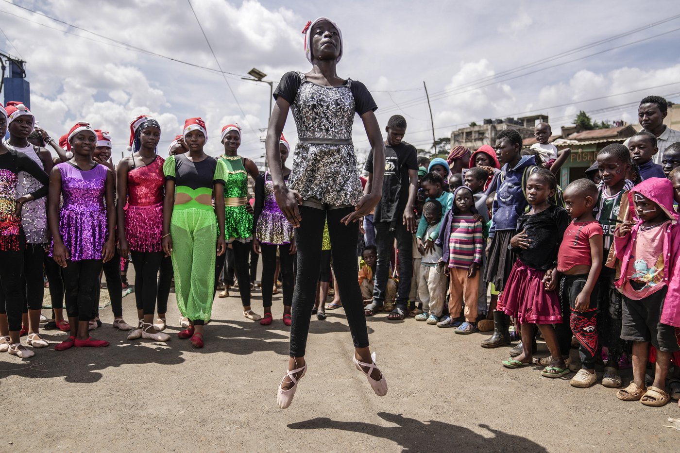 AP PHOTOS: Ballerinas turn one of Kenya's largest slums into a stage for a Christmas show | iNFOnews.ca