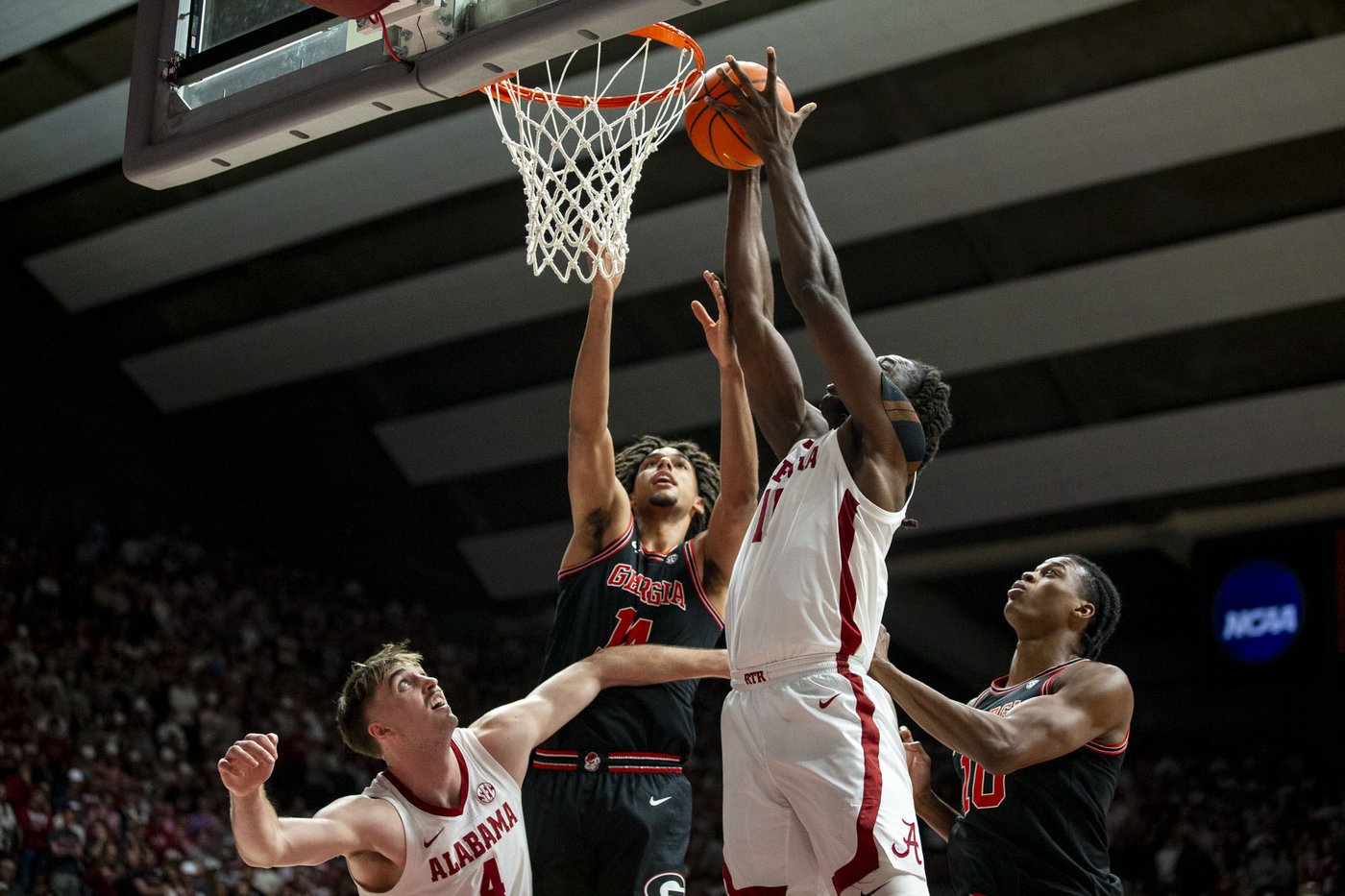 No. 4 Alabama extends winning streak to 5 games with a 90-69 victory over Georgia | iNFOnews.ca No. 4 Alabama extends winning streak to 5 games with a 90-69 victory over Georgia | iNFOnews.ca