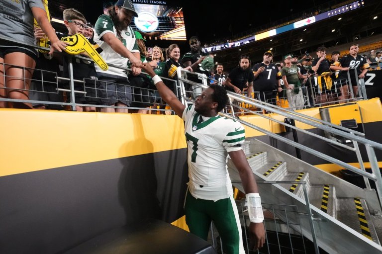 Geno Smith throws a TD as Jets beat Steelers 17-0 | iNFOnews.ca