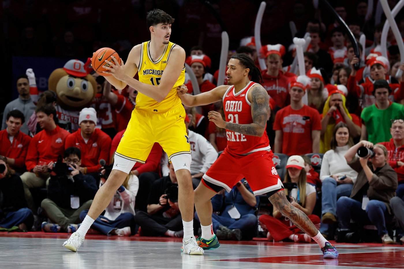 Aday Mara scores career-high 24 points as No. 2 Michigan cruises past Ohio State 82-61 | iNFOnews.ca Aday Mara scores career-high 24 points as No. 2 Michigan cruises past Ohio State 82-61 | iNFOnews.ca