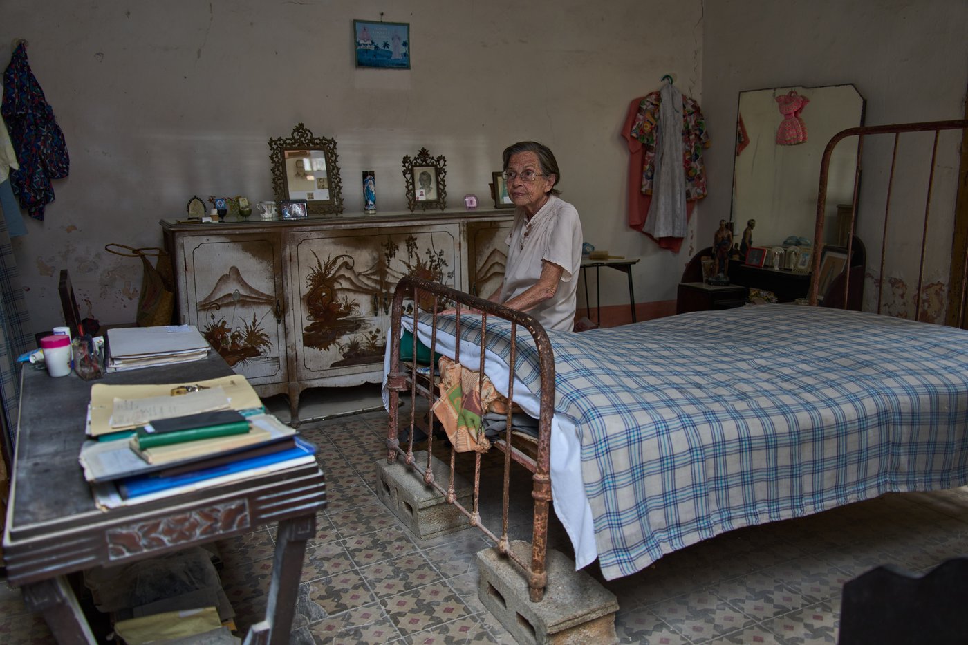 PHOTO ESSAY: AP photos capture elderly Cubans coping with deepening economic crisis | iNFOnews.ca