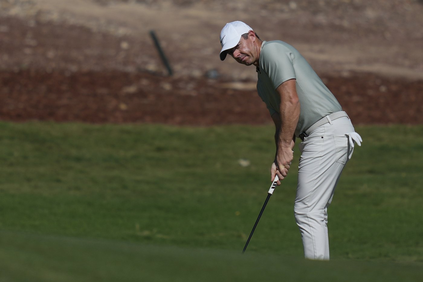 Rory McIlroy tied for lead in Dubai, hot-headed Tyrell Hatton fades | iNFOnews.ca