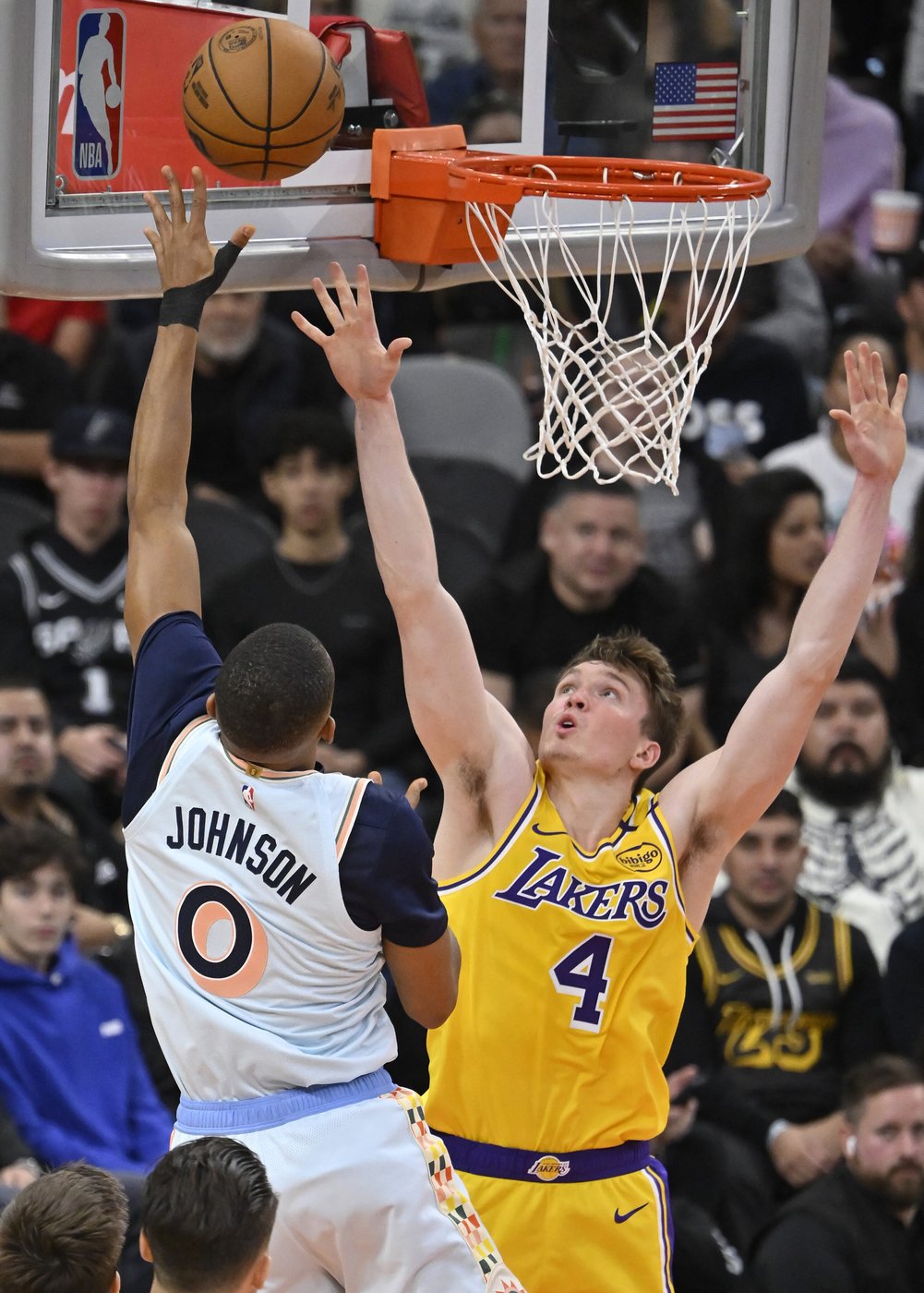 Davis and James power the Lakers past Wembanyama and the Spurs 119-101 | iNFOnews.ca Davis and James power the Lakers past Wembanyama and the Spurs 119-101 | iNFOnews.ca