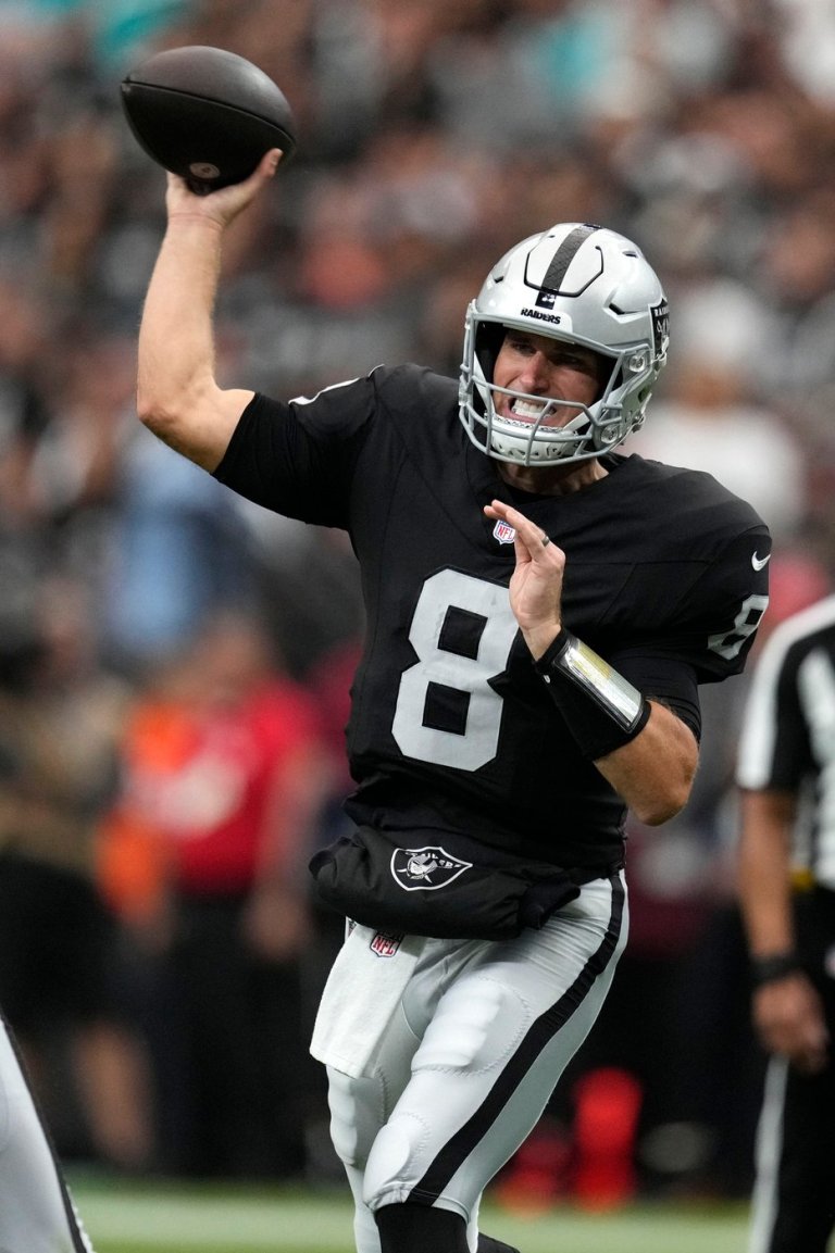 Kirk Cousins throws 3 TDs, joins 300-touchdown club as Raiders beat Dolphins 27-13 | iNFOnews.ca