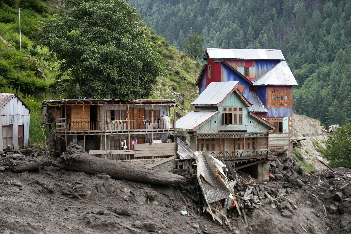 Flash floods kill more than 280 people in India and Pakistan as thousands flee | iNFOnews.ca Flash floods kill more than 280 people in India and Pakistan as thousands flee | iNFOnews.ca