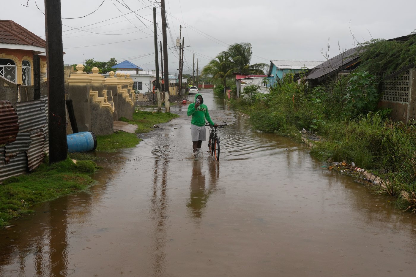 Hurricane Melissa threatens catastrophic flash flooding and landslides in the Caribbean | iNFOnews.ca