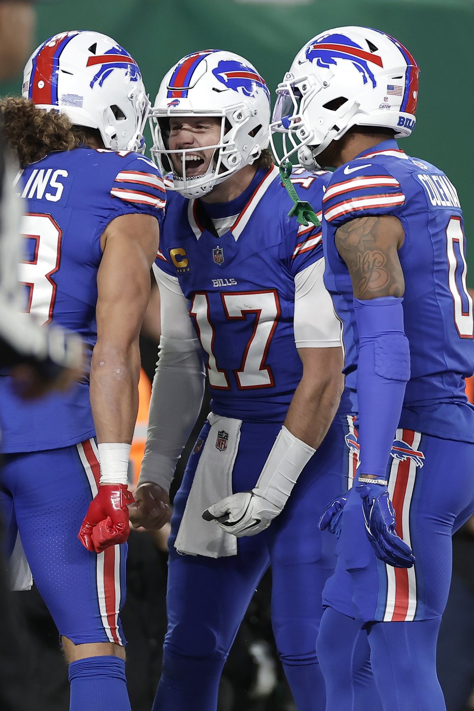 Allen and Bills overcome Rodgers' Hail Mary and beat Jets 23-20 to take control in AFC East | iNFOnews.ca