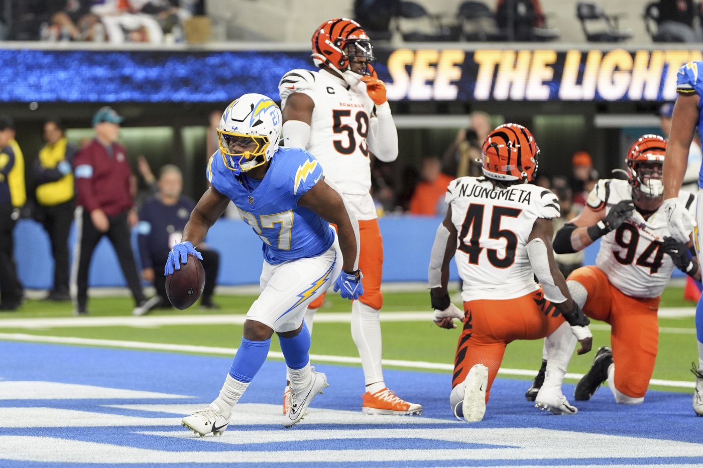 Chargers beat Bengals 34-27 on Dobbins' late TD after squandering 21-point lead | iNFOnews.ca Chargers beat Bengals 34-27 on Dobbins' late TD after squandering 21-point lead | iNFOnews.ca
