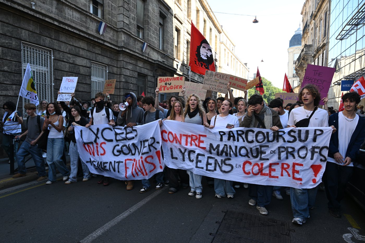 Protesting pupils blockade French high schools again, testing a weekslong movement | iNFOnews.ca Protesting pupils blockade French high schools again, testing a weekslong movement | iNFOnews.ca