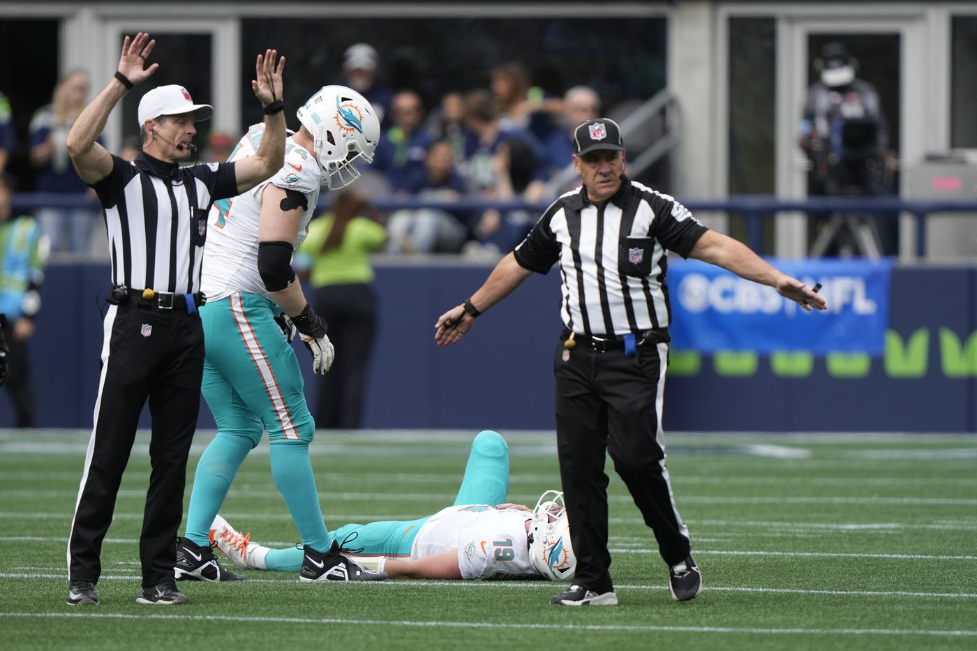 Seahawks roll to 24-3 win over Dolphins as Miami deals with another QB injury | iNFOnews.ca