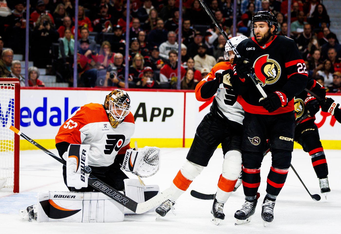 Yakemchuk's power-play winner lifts Senators over Flyers 2-1 | iNFOnews.ca