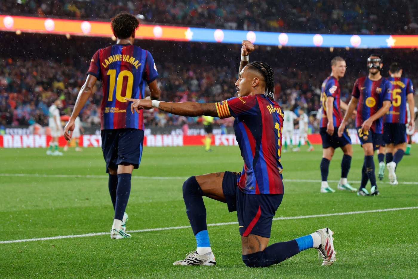 Raphinha is leading high-scoring Barcelona, says players are hungry for goals | iNFOnews.ca