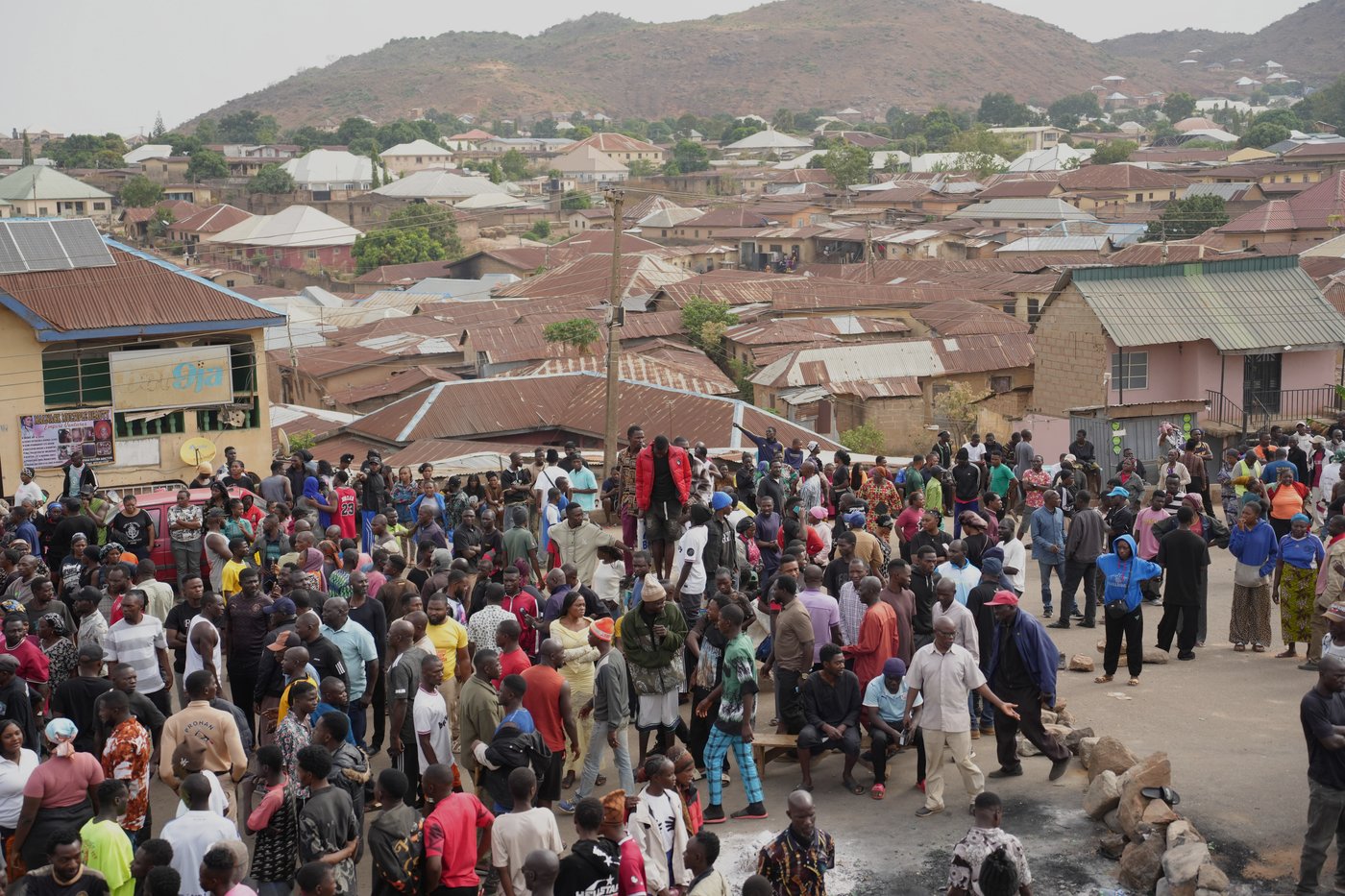 Gunmen kill at least 20 in nighttime attack in Nigeria | iNFOnews.ca