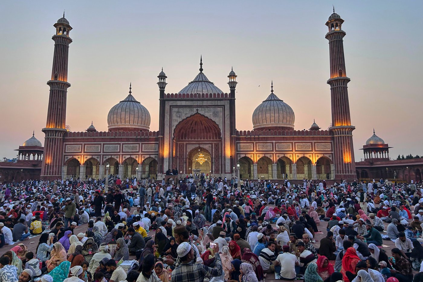 Ramadan ushers in a month of fasting, worship and charity for Muslims, in photos | iNFOnews.ca