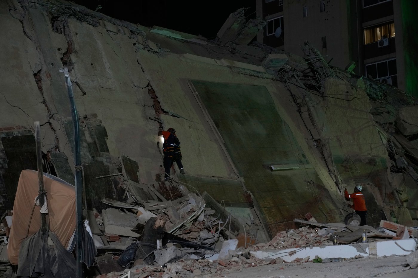 Twin earthquakes strike Venezuela, in photos | iNwheels