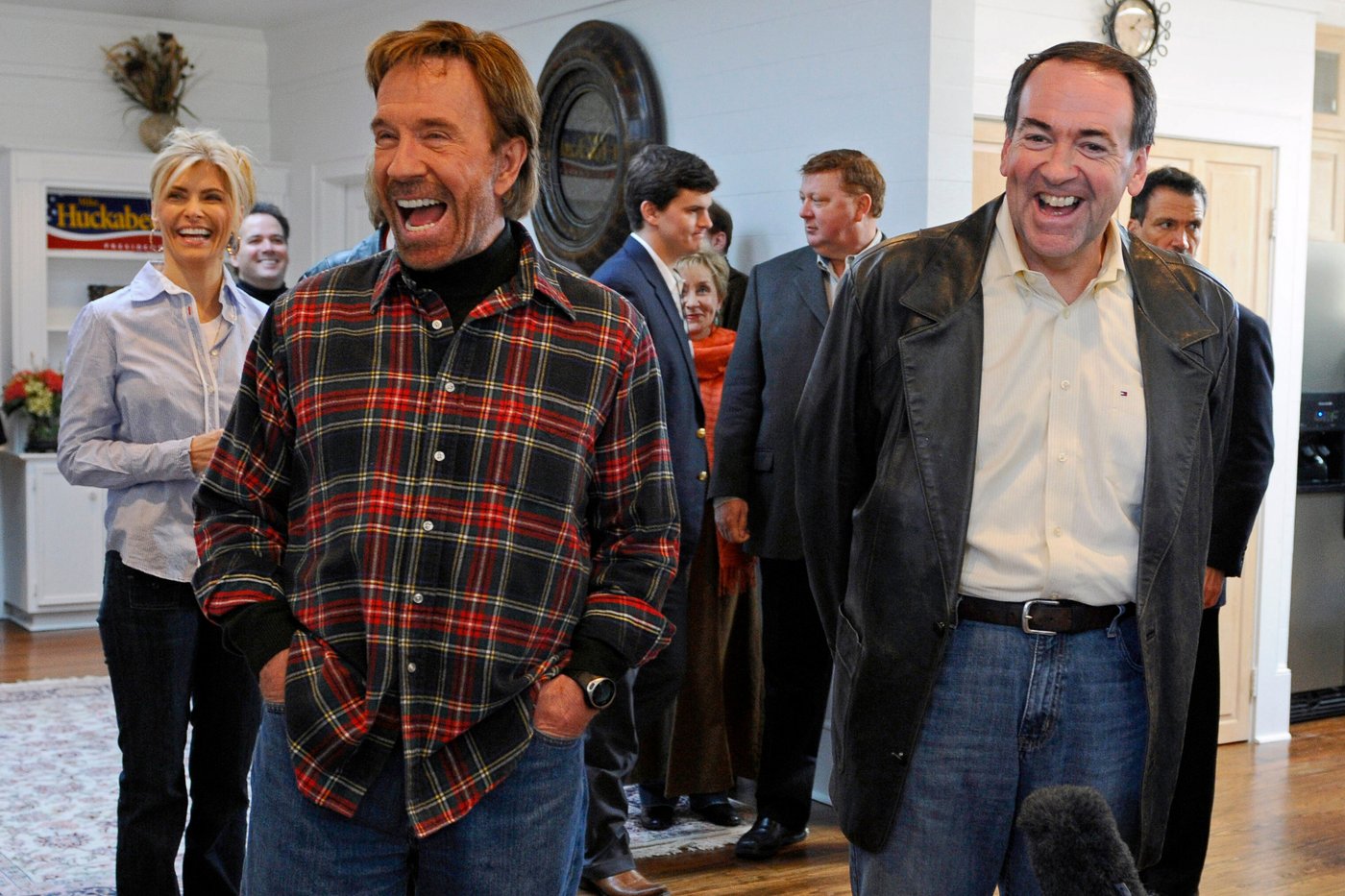 Sylvester Stallone, Jean-Claude Van Damme, Lee Majors and more react to the death of Chuck Norris | iNFOnews.ca Sylvester Stallone, Jean-Claude Van Damme, Lee Majors and more react to the death of Chuck Norris | iNFOnews.ca