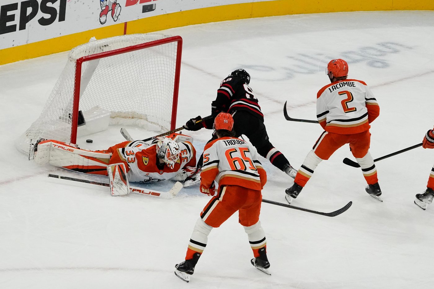 Connor Bedard sparks Blackhawks' comeback win | iNFOnews.ca Connor Bedard sparks Blackhawks' comeback win | iNFOnews.ca