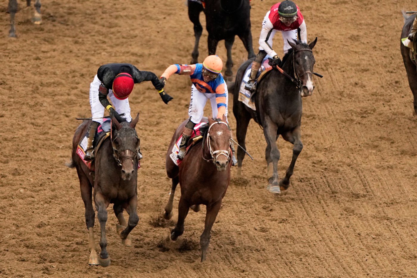 Jockey Jose Ortiz comes from last to pass brother Irad and win Kentucky Derby | iNFOnews.ca Jockey Jose Ortiz comes from last to pass brother Irad and win Kentucky Derby | iNFOnews.ca