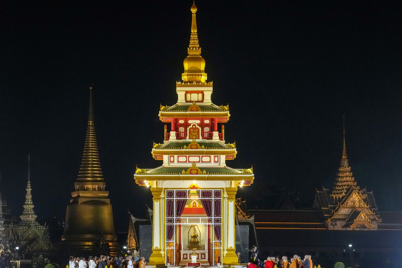 Relic of the Buddha loaned by China gets a warm welcome in Thailand | iNFOnews.ca Relic of the Buddha loaned by China gets a warm welcome in Thailand | iNFOnews.ca
