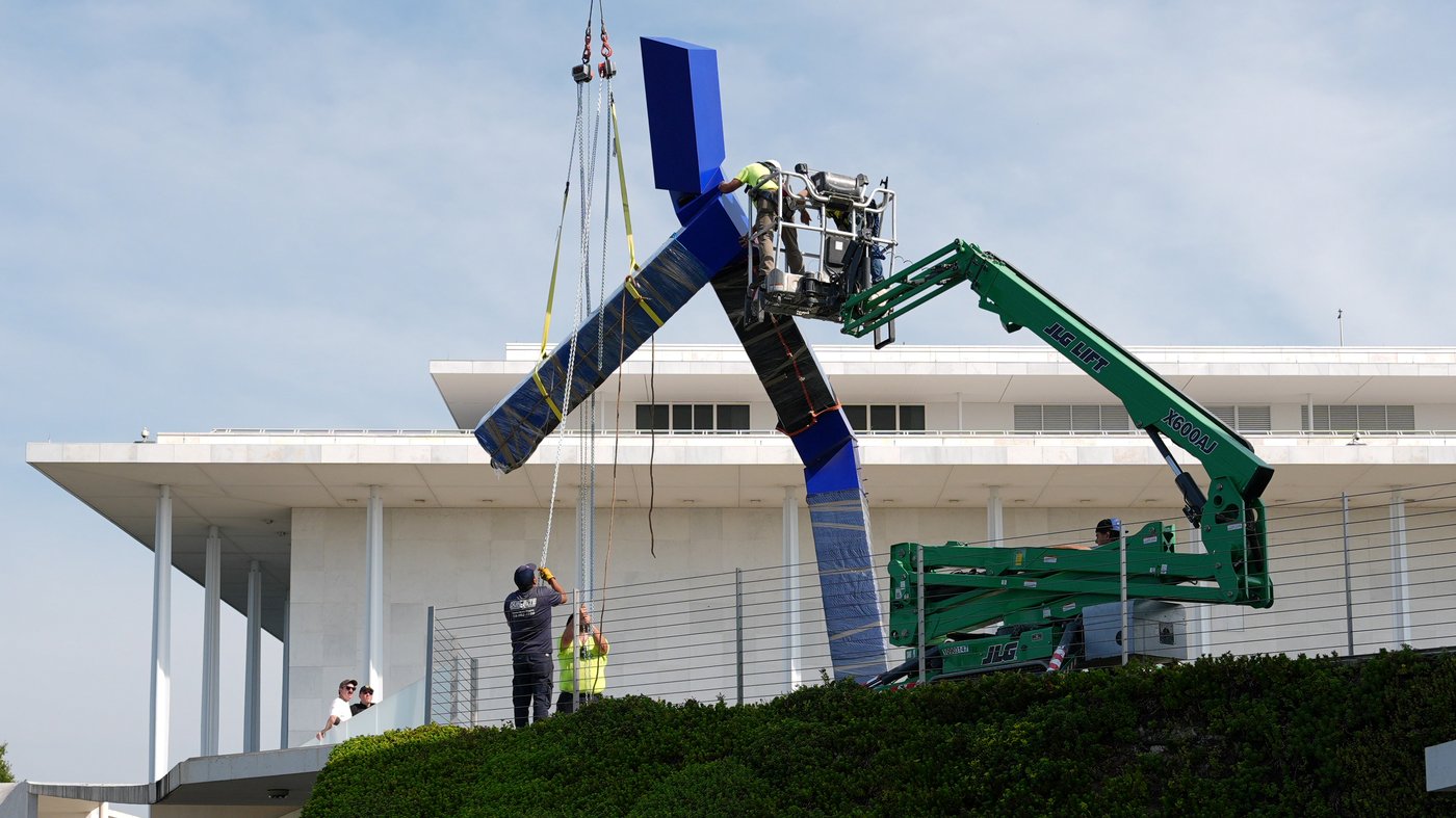 Kennedy Center disassembles 'Blue' sculpture from its grounds | iNFOnews.ca Kennedy Center disassembles 'Blue' sculpture from its grounds | iNFOnews.ca